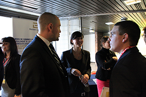 Me Alexis Renaud et  Me Valérie Scott de BLG sont aussi diplômés de l'UQAM, leur kiosque a été très sollicité.