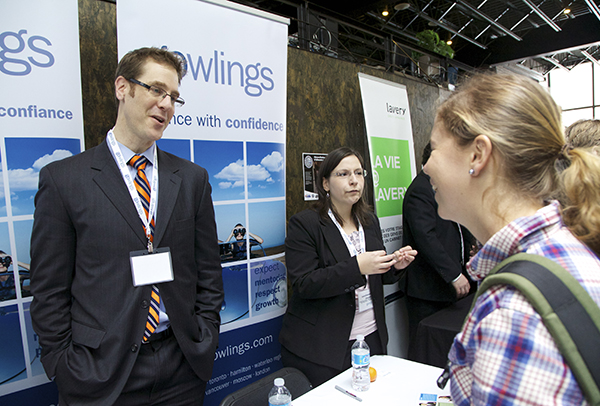 Matthew Sherrard de Gowlings explique son travail dans le domaine du droit autochtone.